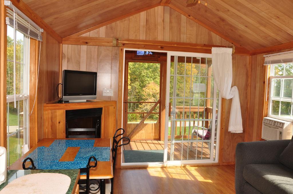 Plymouth Rock Camping Resort Rustic Cabin Elkhart Lake Exterior photo